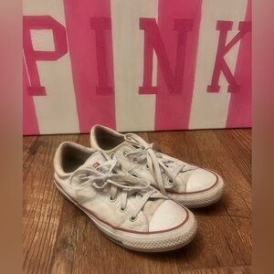 Size six women’s converse!!